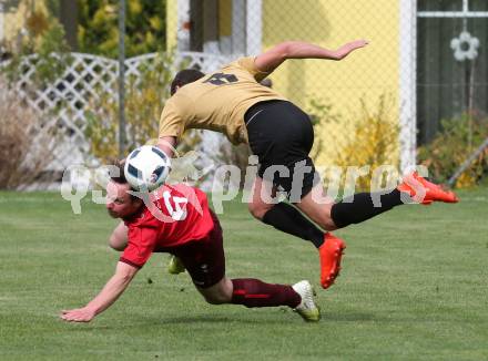 Fussball Kaerntner Liga. Lind gegen Koettmannsdorf. David Obweger, (Lind),  Christoph Pibal  (Koettmannsdorf). Lind, am 15.4.2017.
Foto: Kuess
---
pressefotos, pressefotografie, kuess, qs, qspictures, sport, bild, bilder, bilddatenbank