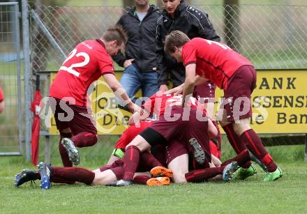 Fussball Kaerntner Liga. Lind gegen Koettmannsdorf. Torjubel Lind. Lind, am 15.4.2017.
Foto: Kuess
---
pressefotos, pressefotografie, kuess, qs, qspictures, sport, bild, bilder, bilddatenbank