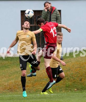 Fussball Kaerntner Liga. Lind gegen Koettmannsdorf. Marco Ebner,  (Lind),  Christopher Sallinger (Koettmannsdorf). Lind, am 15.4.2017.
Foto: Kuess
---
pressefotos, pressefotografie, kuess, qs, qspictures, sport, bild, bilder, bilddatenbank