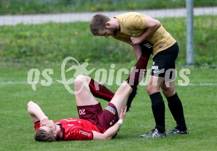 Fussball Kaerntner Liga. Lind gegen Koettmannsdorf. Peter Rainer,  (Lind),  Fabian Janschitz (Koettmannsdorf). Lind, am 15.4.2017.
Foto: Kuess
---
pressefotos, pressefotografie, kuess, qs, qspictures, sport, bild, bilder, bilddatenbank