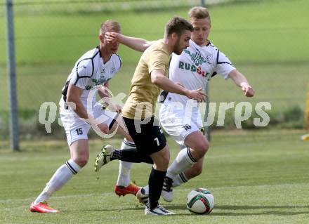 Fussball Kaerntner Liga. Koettmannsdorf gegen Voelkermarkt. Jakob Orgonyi (Koettmannsdorf), Matthias Maierhofer, Manuel Primusch  (Voelkermarkt). Koettmannsdorf, am 23.4.2017.
Foto: Kuess
---
pressefotos, pressefotografie, kuess, qs, qspictures, sport, bild, bilder, bilddatenbank