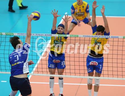 AVL. DenizBank AG Volley League Men. 5. Finalspiel. SK Posojilnica Aich/Dob gegen Hypo Tirol VT. Maximilian Thaller, Uros Pavlicic (Aich Dob),  Stefan Chrtiansky (Tirol). Bleiburg, am 23.4.2017.
Foto: Kuess
---
pressefotos, pressefotografie, kuess, qs, qspictures, sport, bild, bilder, bilddatenbank