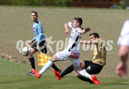 Fussball Kaerntner Liga. Koettmannsdorf gegen Voelkermarkt. Christoph Pibal,  (Koettmannsdorf), Majdin Kaltak (Voelkermarkt). Koettmannsdorf, am 23.4.2017.
Foto: Kuess
---
pressefotos, pressefotografie, kuess, qs, qspictures, sport, bild, bilder, bilddatenbank