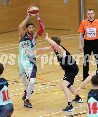 Basketball 2. Bundesliga. Playoff  SF2.  Villach Raiders gegen Mistelbach Mustangs. Marko Kolaric (Villach), Thomas Morwitzer (Mistelbach). Villach, am 29.4.2017.
Foto: Kuess
---
pressefotos, pressefotografie, kuess, qs, qspictures, sport, bild, bilder, bilddatenbank