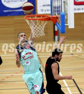 Basketball 2. Bundesliga. Playoff  SF2.  Villach Raiders gegen Mistelbach Mustangs. Ales Primc (Villach), Florian Duck (Mistelbach). Villach, am 29.4.2017.
Foto: Kuess
---
pressefotos, pressefotografie, kuess, qs, qspictures, sport, bild, bilder, bilddatenbank