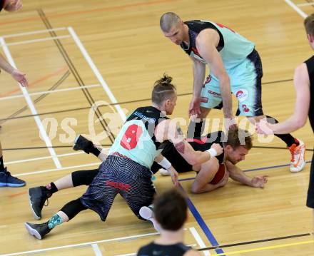 Basketball 2. Bundesliga. Playoff  SF2.  Villach Raiders gegen Mistelbach Mustangs. Nino Gross, Ales Primc (Villach), Laurenz Heindl  (Mistelbach). Villach, am 29.4.2017.
Foto: Kuess
---
pressefotos, pressefotografie, kuess, qs, qspictures, sport, bild, bilder, bilddatenbank