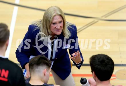 Basketball 2. Bundesliga. Playoff  SF2.  Villach Raiders gegen Mistelbach Mustangs.  Trainerin Natalia Tcherkacheva (Villach). Villach, am 29.4.2017.
Foto: Kuess
---
pressefotos, pressefotografie, kuess, qs, qspictures, sport, bild, bilder, bilddatenbank