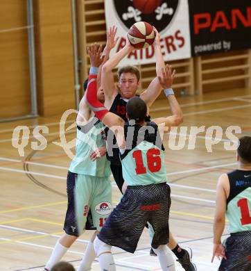 Basketball 2. Bundesliga. Playoff  SF2.  Villach Raiders gegen Mistelbach Mustangs. Erik Rhinehart, Marko Kolaric (Villach), Thomas Morwitzer (Mistelbach). Villach, am 29.4.2017.
Foto: Kuess
---
pressefotos, pressefotografie, kuess, qs, qspictures, sport, bild, bilder, bilddatenbank