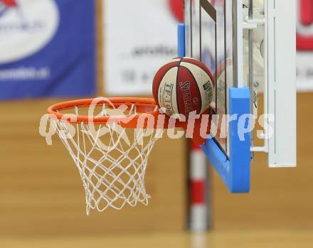 Basketball 2. Bundesliga. Playoff  SF2.  Villach Raiders gegen Mistelbach Mustangs. Feature. Basketball. Ball. Korb. Villach, am 29.4.2017.
Foto: Kuess
---
pressefotos, pressefotografie, kuess, qs, qspictures, sport, bild, bilder, bilddatenbank