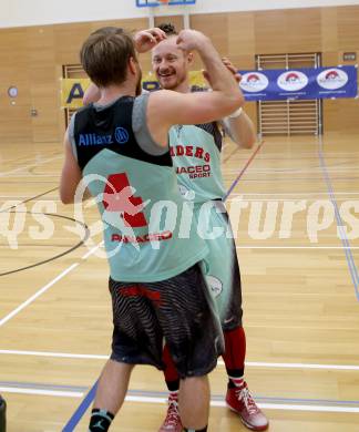 Basketball 2. Bundesliga. Playoff.  Villach Raiders gegen St. Poelten Dragons.  Jubel Nino Gross, Timi Huber (Villach). Villach, am 21.5.2017.
Foto: Kuess
---
pressefotos, pressefotografie, kuess, qs, qspictures, sport, bild, bilder, bilddatenbank