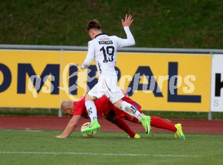 Fussball. Kaerntner Liga. WAC Amateure gegen Lendorf. Florian Harald Prohart (WAC Amat.),  Christian Huber (Lendorf).  Wolfsberg, 5.5.2017.
Foto: Kuess
---
pressefotos, pressefotografie, kuess, qs, qspictures, sport, bild, bilder, bilddatenbank