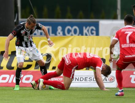 Fussball Bundesliga. RZ Pellets WAC gegen  FK Austria Wien. Peter Tschernegg,  (WAC), Alexander Gruenwald (Austria Wien). Wolfsberg, am 20.5.2017.
Foto: Kuess

---
pressefotos, pressefotografie, kuess, qs, qspictures, sport, bild, bilder, bilddatenbank