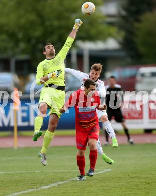 Fussball. Kaerntner Liga. WAC Amateure gegen Lendorf. Florian Harald Prohart (WAC Amat.),  Michael Zunder, Nico Moser (Lendorf).  Wolfsberg, 5.5.2017.
Foto: Kuess
---
pressefotos, pressefotografie, kuess, qs, qspictures, sport, bild, bilder, bilddatenbank