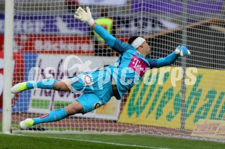 Fussball Bundesliga. RZ Pellets WAC gegen  FK Austria Wien.  Osman Hadzikic (Austria Wien). Wolfsberg, am 20.5.2017.
Foto: Kuess

---
pressefotos, pressefotografie, kuess, qs, qspictures, sport, bild, bilder, bilddatenbank