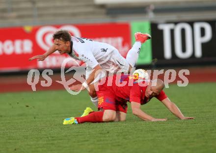 Fussball. Kaerntner Liga. WAC Amateure gegen Lendorf. Christopher Wernitznig (WAC Amat.), Christian Huber (Lendorf).  Wolfsberg, 5.5.2017.
Foto: Kuess
---
pressefotos, pressefotografie, kuess, qs, qspictures, sport, bild, bilder, bilddatenbank