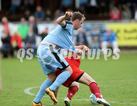 Fussball. Unterliga Ost. KAC 1909 gegen Sirnitz. Robert Matic (KAC),  Michael Golznig (Sirnitz). Klagenfurt, 6.5.2017.
Foto: Kuess
---
pressefotos, pressefotografie, kuess, qs, qspictures, sport, bild, bilder, bilddatenbank