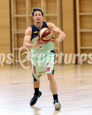 Basketball 2. Bundesliga. Playoff.  Villach Raiders gegen St. Poelten Dragons.  Simon Finzgar (Villach). Villach, am 21.5.2017.
Foto: Kuess
---
pressefotos, pressefotografie, kuess, qs, qspictures, sport, bild, bilder, bilddatenbank