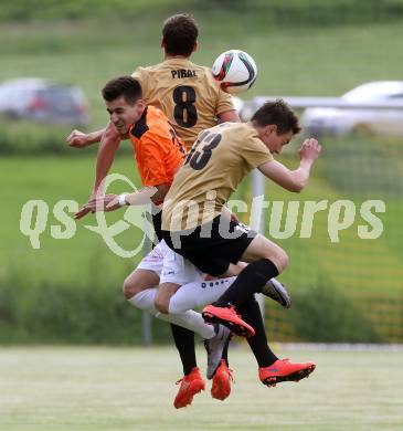 Fussball Kaerntner Liga. Koettmannsdorf gegen Spittal. Christoph Pibal, Philipp Gatti (Koettmannsdorf), Mario Dadic  (Spittal). Koettmannsdorf, am 24.5.2017.
Foto: Kuess
---
pressefotos, pressefotografie, kuess, qs, qspictures, sport, bild, bilder, bilddatenbank