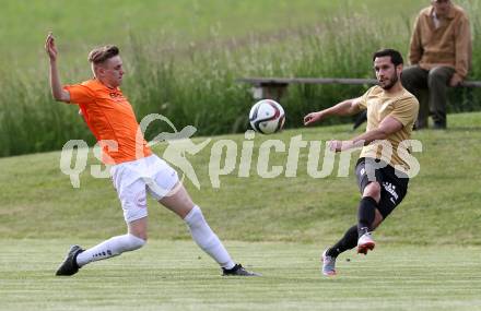 Fussball Kaerntner Liga. Koettmannsdorf gegen Spittal. Christopher Sallinger,  (Koettmannsdorf), Florian Mueller (Spittal). Koettmannsdorf, am 24.5.2017.
Foto: Kuess
---
pressefotos, pressefotografie, kuess, qs, qspictures, sport, bild, bilder, bilddatenbank