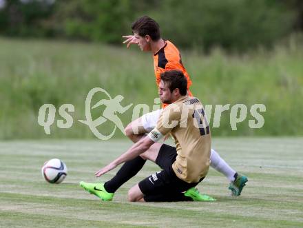 Fussball Kaerntner Liga. Koettmannsdorf gegen Spittal. Stephan Borovnik, (Koettmannsdorf), Tobias Klug (Spittal). Koettmannsdorf, am 24.5.2017.
Foto: Kuess
---
pressefotos, pressefotografie, kuess, qs, qspictures, sport, bild, bilder, bilddatenbank