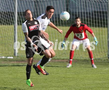 Fussball. Kaerntner Liga. Bleiburg gegen Spittal.  Martin Wakonig (Bleiburg),  Rafael Graf (Spittal). Bleiburg, 13.5.2017.
Foto: Kuess
---
pressefotos, pressefotografie, kuess, qs, qspictures, sport, bild, bilder, bilddatenbank