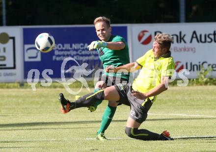 Fussball Kaerntner Liga. ATUS Ferlach gegen Lind. Nico Kavelar, (Ferlach),  Alexander Hackl (Lind). Ferlach, am 27.5.2017.
Foto: Kuess
---
pressefotos, pressefotografie, kuess, qs, qspictures, sport, bild, bilder, bilddatenbank