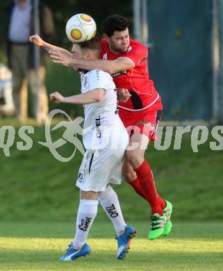 Fussball. Kaerntner Liga. WAC Amateure gegen SAK. Michael Six (WAC), Stephan Buergler (SAK). St. Andrae, 26.5.2017. 
Foto: Kuess
---
pressefotos, pressefotografie, kuess, qs, qspictures, sport, bild, bilder, bilddatenbank