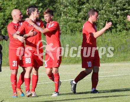 Fussball Kaerntner Liga. ATUS Ferlach gegen Lind.  Torjubel Lukas Jaklitsch, Stephan Mathias Stueckler, Daniel Jobst, Thomas Waldhauser (Ferlach). Ferlach, am 27.5.2017.
Foto: Kuess
---
pressefotos, pressefotografie, kuess, qs, qspictures, sport, bild, bilder, bilddatenbank