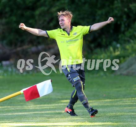 Fussball Kaerntner Liga. ATUS Ferlach gegen Lind. Torjubel Alexander Hackl (Lind). Ferlach, am 27.5.2017.
Foto: Kuess
---
pressefotos, pressefotografie, kuess, qs, qspictures, sport, bild, bilder, bilddatenbank