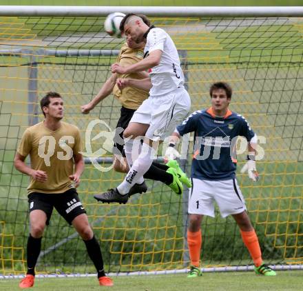 Fussball Kaerntner Liga. Koettmannsdorf gegen WAC Amateure. Stephan Borovnik, (Koettmannsdorf), Daniel Camber  (WAC). Koettmannsdorf, am 4.6.2017.
Foto: Kuess
---
pressefotos, pressefotografie, kuess, qs, qspictures, sport, bild, bilder, bilddatenbank