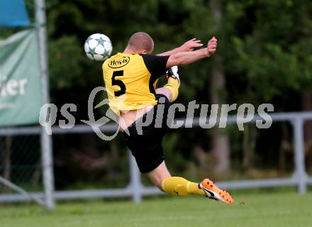 Fussball 1. Klasse C. Oberglan gegen Wietersdorf. Alexander Biedermann (Oberglan). Oberglan, am 10.6.2017.
Foto: Kuess
---
pressefotos, pressefotografie, kuess, qs, qspictures, sport, bild, bilder, bilddatenbank