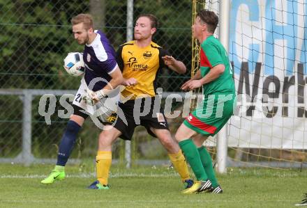 Fussball 1. Klasse C. Oberglan gegen Wietersdorf. Manuel Josef Vaschauner, (Oberglan), Bernhard Sollhard  (Wietersdorf). Oberglan, am 10.6.2017.
Foto: Kuess
---
pressefotos, pressefotografie, kuess, qs, qspictures, sport, bild, bilder, bilddatenbank