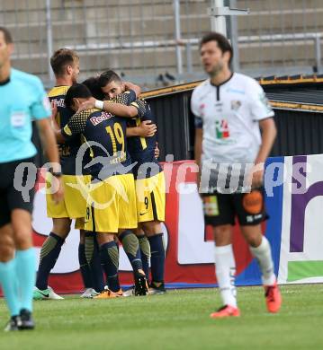 Fussball Tipico Bundesliga. RZ Pellets WAC gegen FC Red Bull Salzburg. Torjubel Salzburg. Wolfsberg, am  22.7.2017.
Foto: Kuess

---
pressefotos, pressefotografie, kuess, qs, qspictures, sport, bild, bilder, bilddatenbank