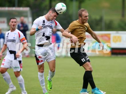 Fussball Kaerntner Liga. SAK gegen Koettmannsdorf. Zoran Vukovic, (SAK),  Aner Mandzic  (Koettmannsdorf). Klagenfurt, am 28.7.2017.
Foto: Kuess
---
pressefotos, pressefotografie, kuess, qs, qspictures, sport, bild, bilder, bilddatenbank