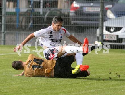 Fussball Kaerntner Liga. SAK gegen Koettmannsdorf. Thomas Riedl,  (SAK),  Nico Hrstic (Koettmannsdorf). Klagenfurt, am 28.7.2017.
Foto: Kuess
---
pressefotos, pressefotografie, kuess, qs, qspictures, sport, bild, bilder, bilddatenbank