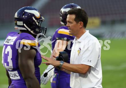 American Football. AFL. American Football League. Finale. Austrian Bowl. Dacia Vikings Vienna gegen Swarco Raiders Tirol. Ogbevoen Precious Osarounamen, Head Coach Chris Calaycay (Vikings). Klagenfurt, am 29.7.2017.
Foto: Kuess
---
pressefotos, pressefotografie, kuess, qs, qspictures, sport, bild, bilder, bilddatenbank