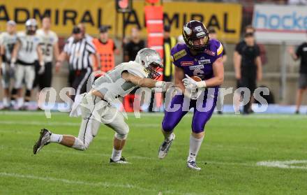 American Football. AFL. American Football League. Finale. Austrian Bowl. Dacia Vikings Vienna gegen Swarco Raiders Tirol. Maurice Wappl,  (Vikings),  Martin Schild (Raiders). Klagenfurt, am 29.7.2017.
Foto: Kuess
---
pressefotos, pressefotografie, kuess, qs, qspictures, sport, bild, bilder, bilddatenbank