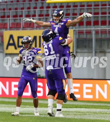 American Football. AFL. American Football League. Finale. Austrian Bowl. Dacia Vikings Vienna gegen Swarco Raiders Tirol. Jubel Seikovits Bernhard, Aleksandar Milanovic (Vikings). Klagenfurt, am 29.7.2017.
Foto: Kuess
---
pressefotos, pressefotografie, kuess, qs, qspictures, sport, bild, bilder, bilddatenbank