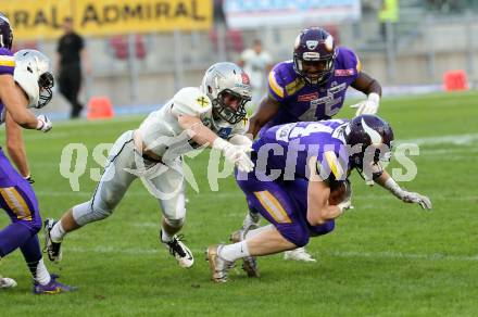 American Football. AFL. American Football League. Finale. Austrian Bowl. Dacia Vikings Vienna gegen Swarco Raiders Tirol. Yannick Mayr (Vikings), Martin Schild (Raiders). Klagenfurt, am 29.7.2017.
Foto: Kuess
---
pressefotos, pressefotografie, kuess, qs, qspictures, sport, bild, bilder, bilddatenbank