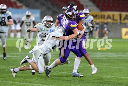 American Football. AFL. American Football League. Finale. Austrian Bowl. Dacia Vikings Vienna gegen Swarco Raiders Tirol. Maurice Wappl,  (Vikings),  Martin Schild (Raiders). Klagenfurt, am 29.7.2017.
Foto: Kuess
---
pressefotos, pressefotografie, kuess, qs, qspictures, sport, bild, bilder, bilddatenbank