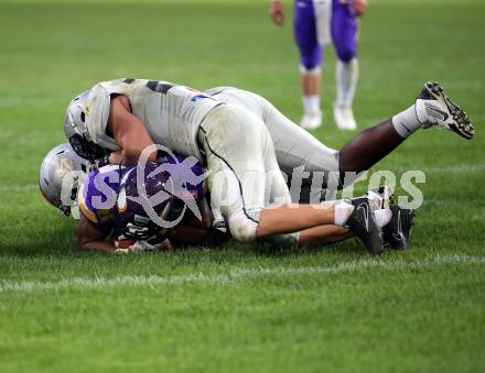 American Football. AFL. American Football League. Finale. Austrian Bowl. Dacia Vikings Vienna gegen Swarco Raiders Tirol. Charles Dieuseul,  (Vikings),  Fabian Seeber (Raiders). Klagenfurt, am 29.7.2017.
Foto: Kuess
---
pressefotos, pressefotografie, kuess, qs, qspictures, sport, bild, bilder, bilddatenbank