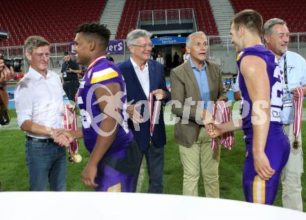 American Football. AFL. American Football League. Finale. Austrian Bowl. Dacia Vikings Vienna gegen Swarco Raiders Tirol. Arno Arthofer, Landeshauptmann Peter Kaiser, Juergen Pfeiler. Klagenfurt, am 29.7.2017.
Foto: Kuess
---
pressefotos, pressefotografie, kuess, qs, qspictures, sport, bild, bilder, bilddatenbank