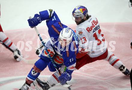 EBEL. Eishockey Bundesliga. EC VSV gegen EC Red Bull Salzburg. Ben Walter, (VSV), Michael Schiechl (Salzburg). Villach, am 21.9.2017.
Foto: Kuess 


---
pressefotos, pressefotografie, kuess, qs, qspictures, sport, bild, bilder, bilddatenbank