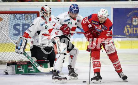 EBEL. Eishockey Bundesliga. KAC gegen 	HC TWK Innsbruck. Jullian Talbot, (KAC), Florian Pedevilla, Patrik Nechvatal (Innsbruck). Klagenfurt, am 1.10.2017.
Foto: Kuess

---
pressefotos, pressefotografie, kuess, qs, qspictures, sport, bild, bilder, bilddatenbank