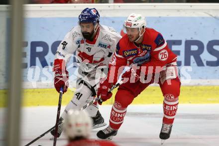 EBEL. Eishockey Bundesliga. KAC gegen 	HC TWK Innsbruck. Jonathan Rheault, (KAC), Benedikt Schennach (Innsbruck). Klagenfurt, am 1.10.2017.
Foto: Kuess

---
pressefotos, pressefotografie, kuess, qs, qspictures, sport, bild, bilder, bilddatenbank