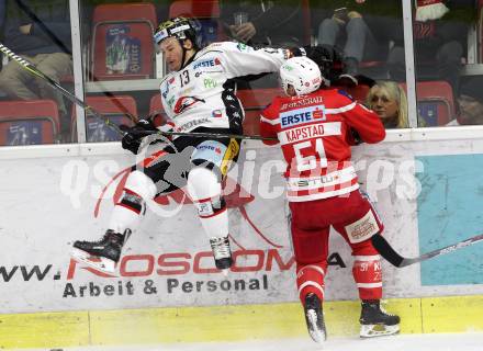 EBEL. Eishockey Bundesliga. KAC gegen  HC Orli Znojmo. Kevin Kapstad,  (KAC), Colton Yellow Horn (Znojmo). Klagenfurt, am 17.12.2017.
Foto: Kuess

---
pressefotos, pressefotografie, kuess, qs, qspictures, sport, bild, bilder, bilddatenbank