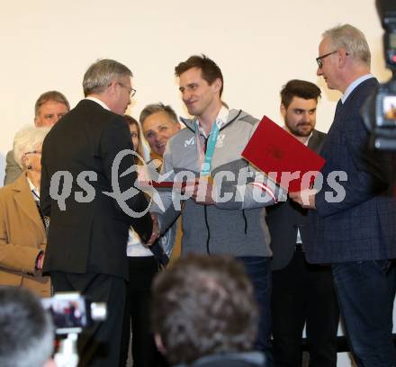 Schi Ski Alpin. Empfang Olympiasieger Matthias Mayer in Afritz. Landeshauptmann Peter Kaiser, Matthias Mayer. Afritz, 24.2.2018.
Foto: Kuess
---
pressefotos, pressefotografie, kuess, qs, qspictures, sport, bild, bilder, bilddatenbank