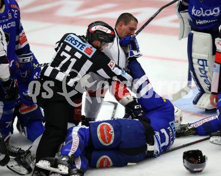 EBEL. Eishockey Bundesliga. EC VSV gegen KHL Medvescak Zagreb. Matthew Pelech,  (VSV), Nathan Perkovich (Zagreb). Villach, am 1.9.2018.
Foto: Kuess 


---
pressefotos, pressefotografie, kuess, qs, qspictures, sport, bild, bilder, bilddatenbank