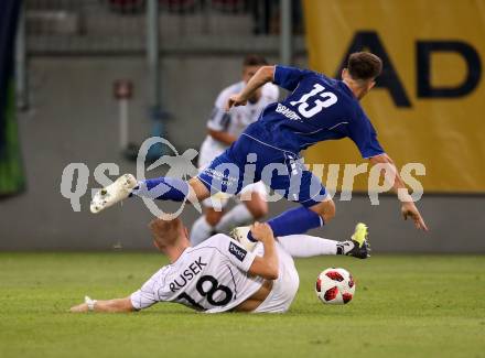 Fussball 2. Liga. SK Austria Klagenfurt gegen SC Wiener Neustadt. Markus Rusek,  (Austria Klagenfurt),  Michael Brandner (Wiener Neustadt). Klagenfurt, am 23.9.2018.
Foto: Kuess
---
pressefotos, pressefotografie, kuess, qs, qspictures, sport, bild, bilder, bilddatenbank