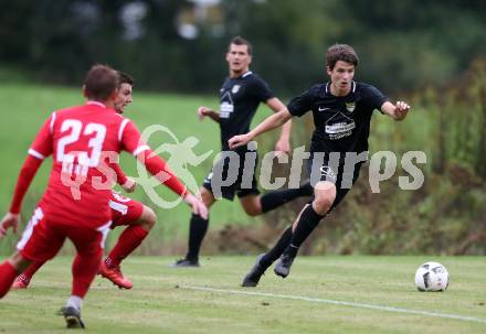 Fussball Kaerntner Liga. ASKOE Koettmannsdorf gegen Atus Ferlach. Fabian Krenn (Koettmannsdorf), Dejan Kern (Ferlach). Koettmannsdorf, am 22.9.2018.
Foto: Kuess
---
pressefotos, pressefotografie, kuess, qs, qspictures, sport, bild, bilder, bilddatenbank